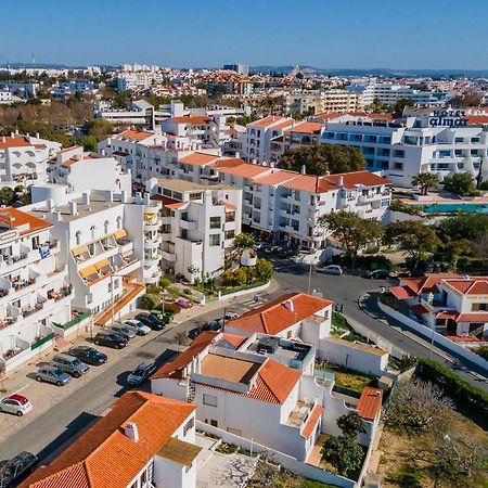 Typical T2 In Albufeira W/ Balcony By Lovelystay Bagian luar foto