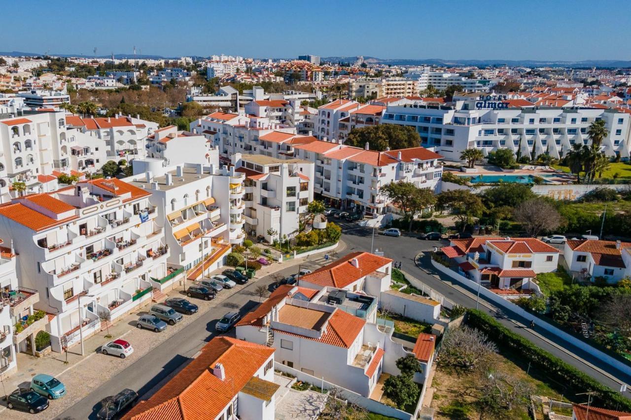 Typical T2 In Albufeira W/ Balcony By Lovelystay Bagian luar foto